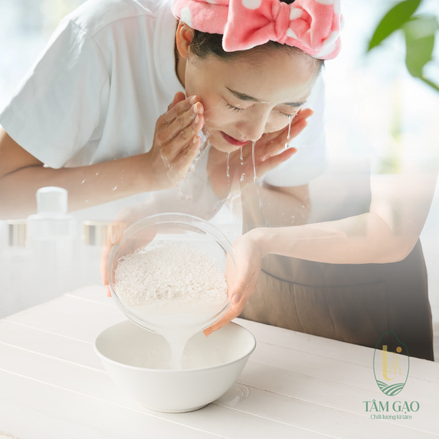 rửa mặt bằng nước vo gạo